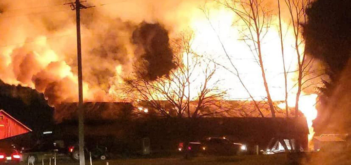 Fire destroys Smyrna barn